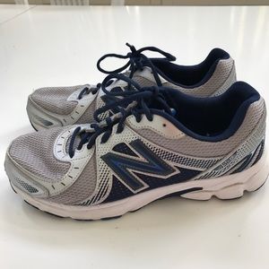 V3 Men 05 4e Extra Wide Running Shoes 